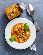 Wegańskie curry z ananasem i cieciorką